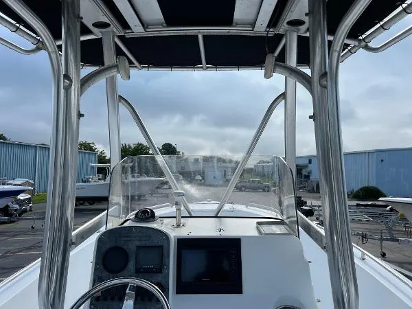 Slide: The Image of Sea Hunt Triton 220 2008 - 10
