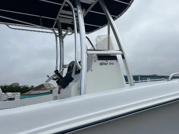 Slide: The Image of Sea Hunt Triton 220 2008 - 4