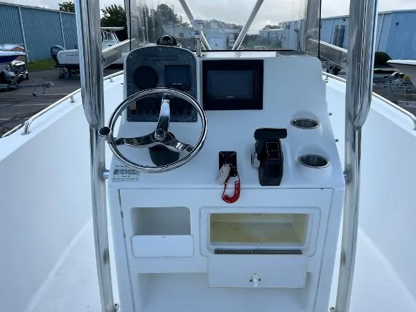 Slide: The Image of Sea Hunt Triton 220 2008 - 6