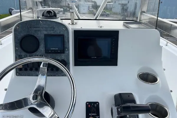 Slide: The Image of Sea Hunt Triton 220 2008 - 8