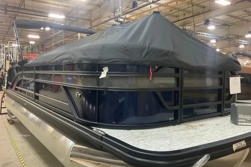 Slide: The Image of 2026 Bennington 23 SSBSF pontoon boat covered in a warehouse setting. - 19