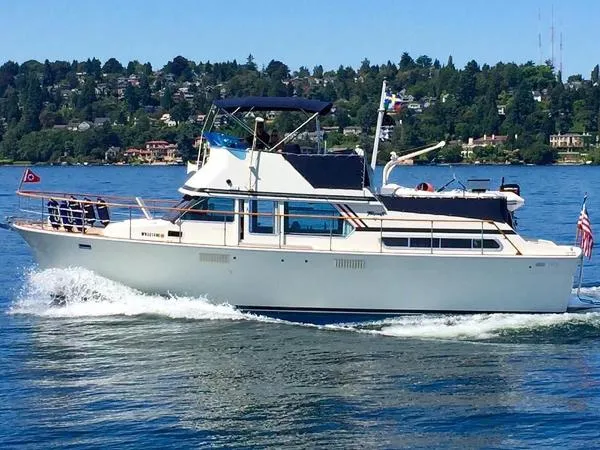 Slide: The Image of Tollycraft 40 Tri-Cabin MY 1977 - 0