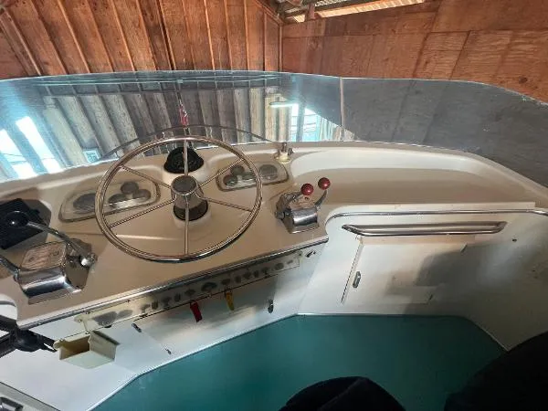 Slide: The Image of Tollycraft 40 Tri-Cabin MY 1977 - 11
