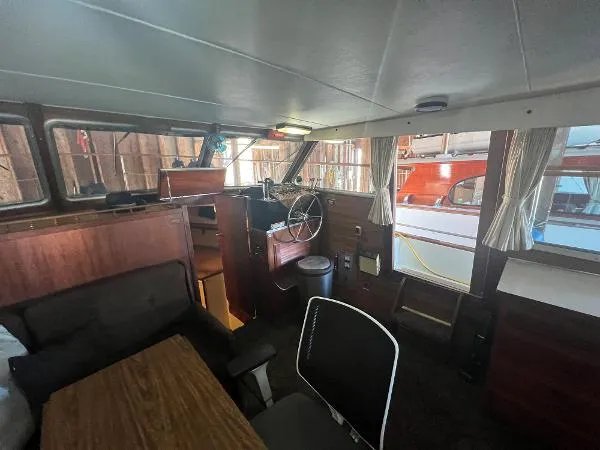 Slide: The Image of Tollycraft 40 Tri-Cabin MY 1977 - 2