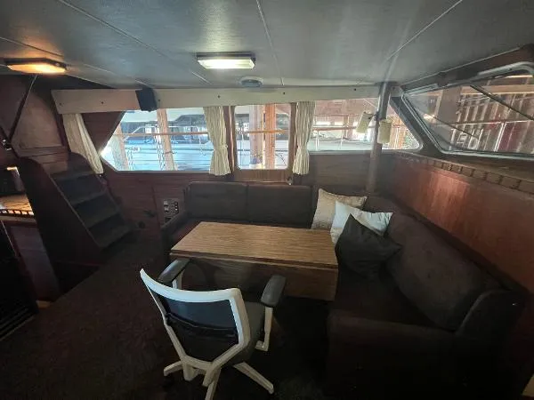 Slide: The Image of Tollycraft 40 Tri-Cabin MY 1977 - 4