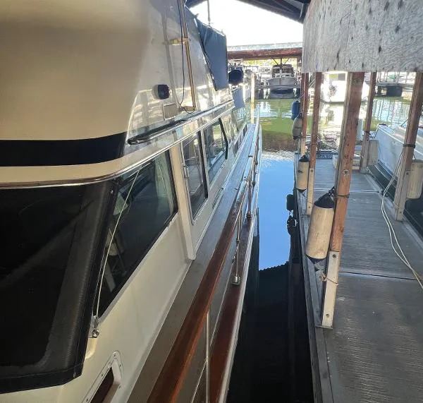 Slide: The Image of Tollycraft 40 Tri-Cabin MY 1977 - 8