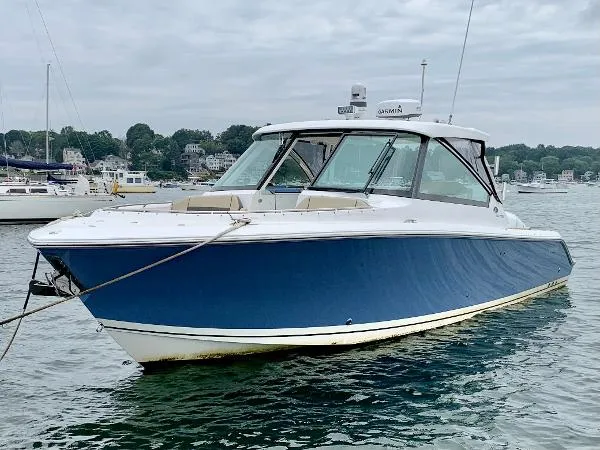 Slide: The Image of Pursuit 325 Dual Console 2019 - 0