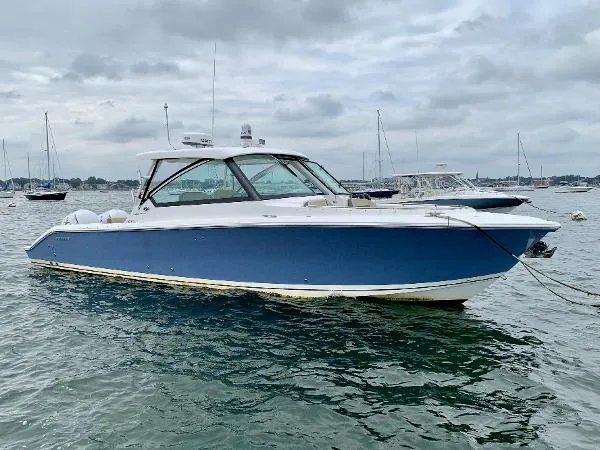 Slide: The Image of Pursuit 325 Dual Console 2019 - 1