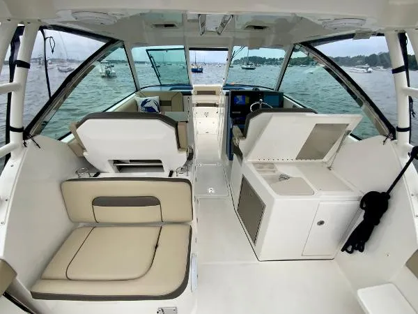 Slide: The Image of Pursuit 325 Dual Console 2019 - 7