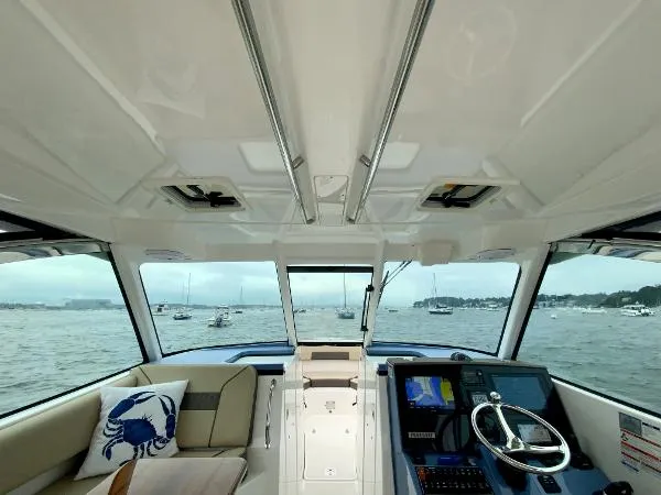Slide: The Image of Pursuit 325 Dual Console 2019 - 8