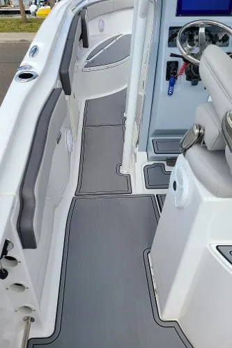 Slide: The Image of Aquasport 2500 Center Console 2021 - 5