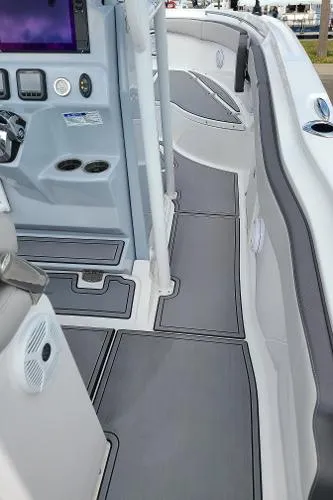 Slide: The Image of Aquasport 2500 Center Console 2021 - 6