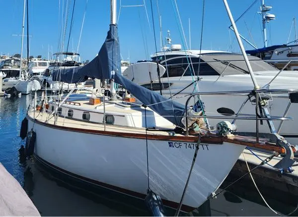 Slide: The Image of Cape Dory 36 1982 - 0