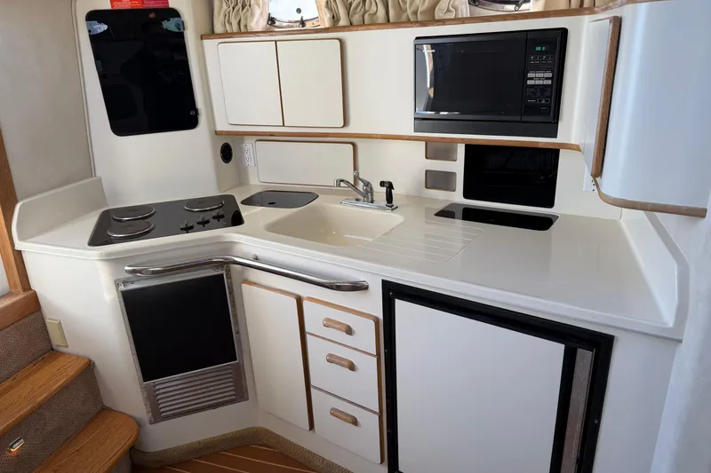 Slide: The Image of Sea Ray 370 Express Cruiser 1994 - 15