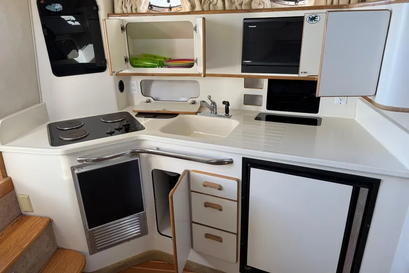 Slide: The Image of Sea Ray 370 Express Cruiser 1994 - 16