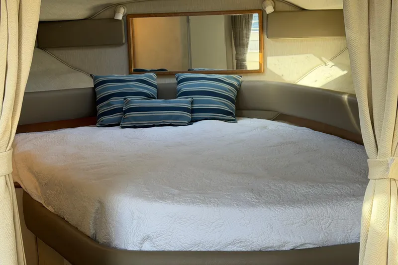Slide: The Image of Sea Ray 370 Express Cruiser 1994 - 23