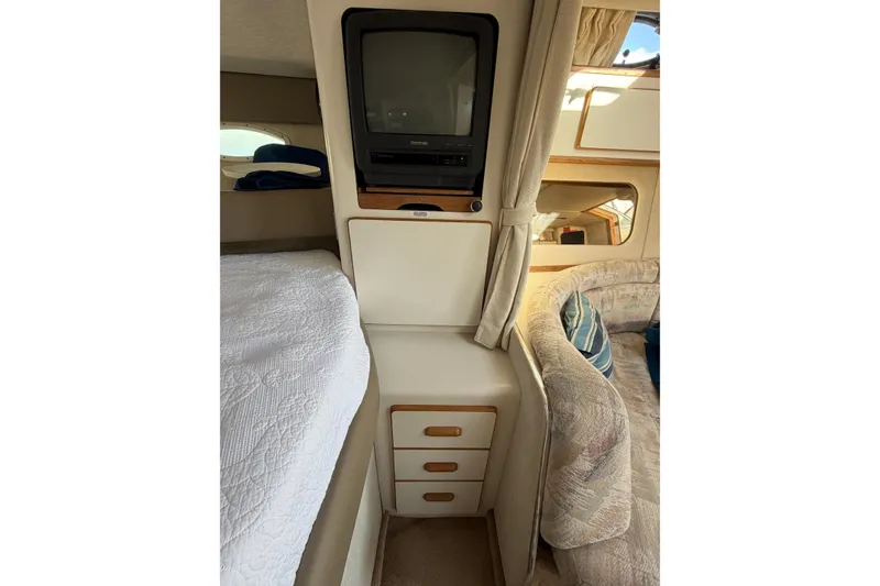 Slide: The Image of Sea Ray 370 Express Cruiser 1994 - 25