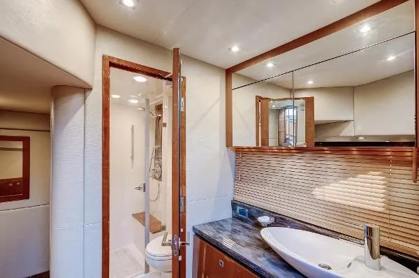 Slide: The Image of Sea Ray 510 Sundancer 2016 - 7