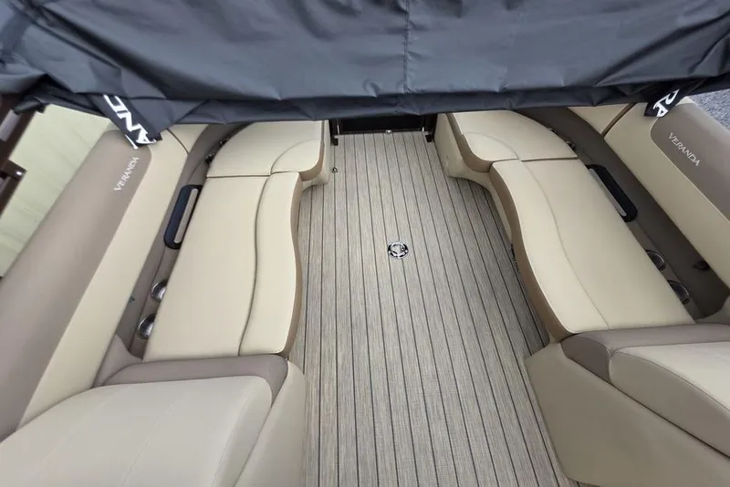 Slide: The Image of 2026 Veranda VR22RC Tri-Toon capacity label, showing 15-person, 2062 lb limit, and activation instructions. - 18