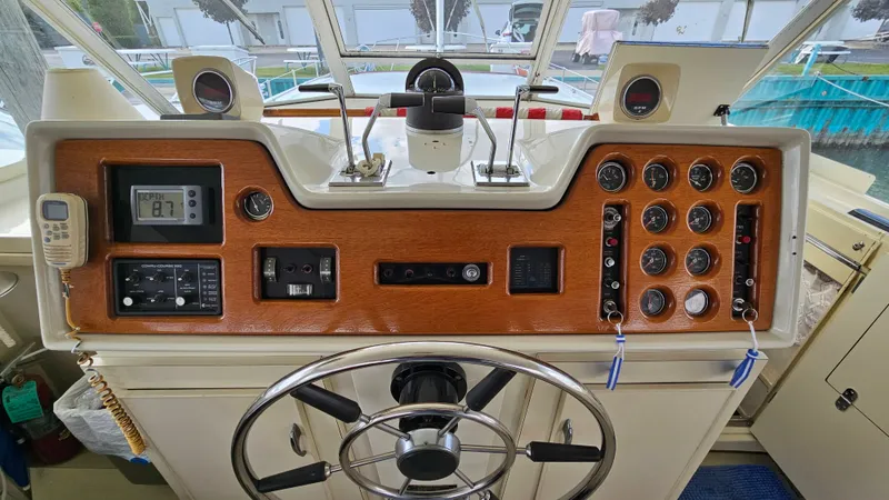 Slide: The Image of Chris-Craft 47 Commander 1971 - 68