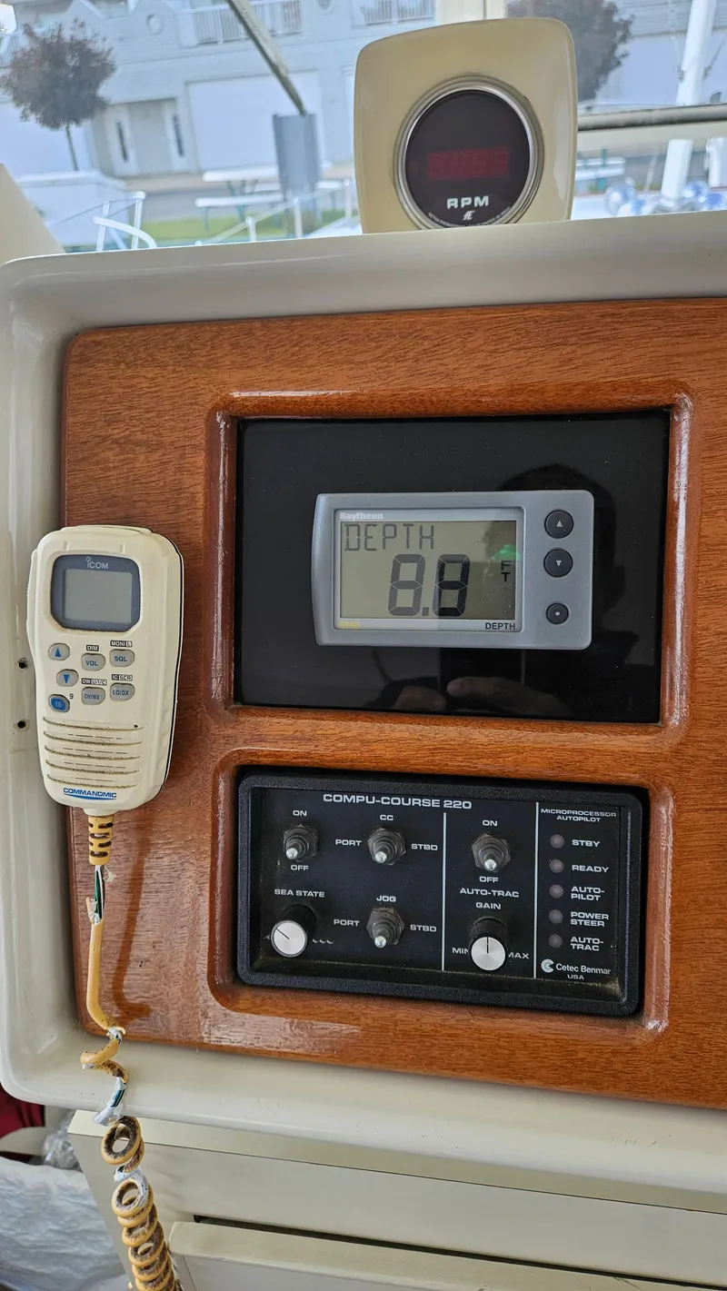 Slide: The Image of Chris-Craft 47 Commander 1971 - 71