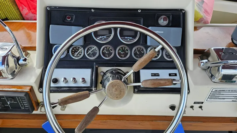 Slide: The Image of Chris-Craft 47 Commander 1971 - 75