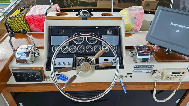 Slide: The Image of Chris-Craft 47 Commander 1971 - 74