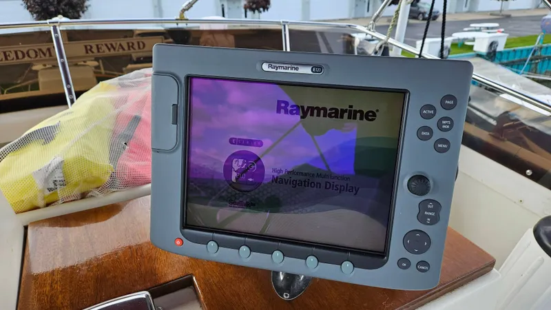 Slide: The Image of Chris-Craft 47 Commander 1971 - 73