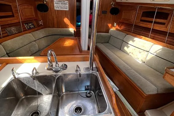 Slide: The Image of Pacific Seacraft Ericson 380 1993 - 2