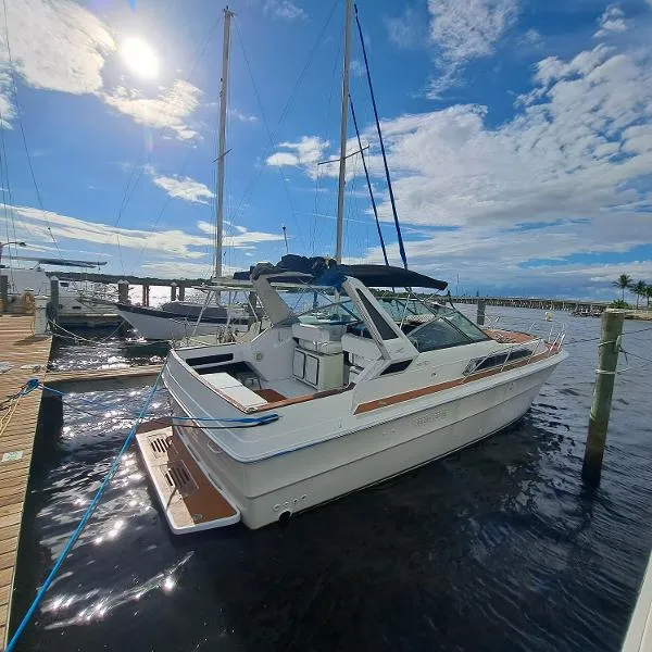 Slide: The Image of Sea Ray 340 Express Cruiser 1986 - 3