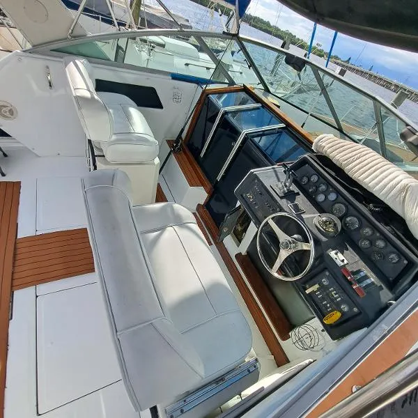 Slide: The Image of Sea Ray 340 Express Cruiser 1986 - 6