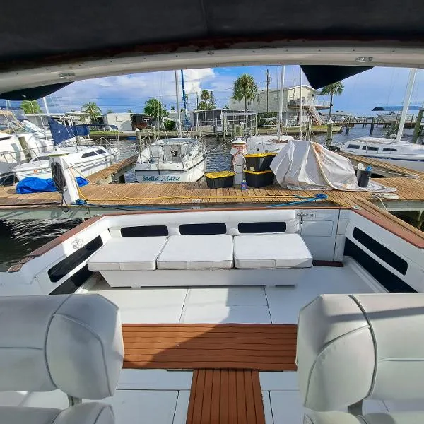 Slide: The Image of Sea Ray 340 Express Cruiser 1986 - 7