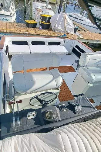 Slide: The Image of Sea Ray 340 Express Cruiser 1986 - 9