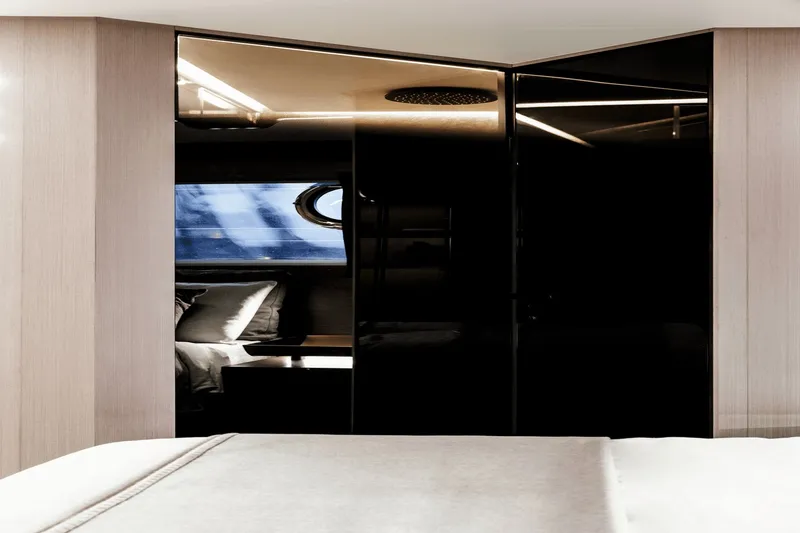 Slide: The Image of Azimut S7 2024 - 13