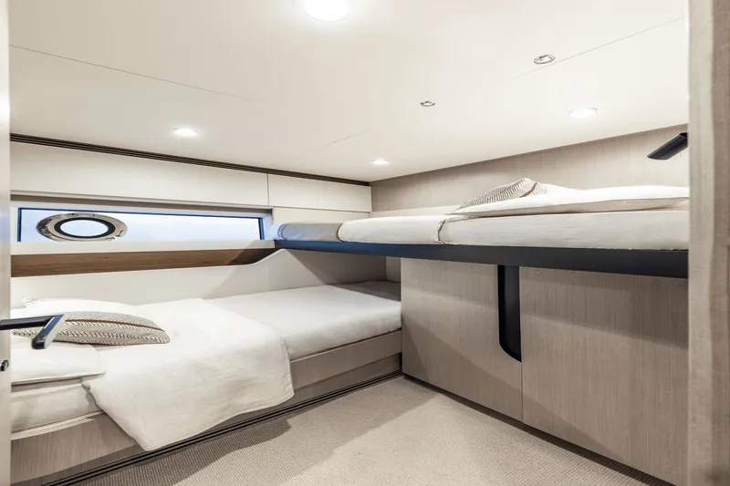 Slide: The Image of Azimut S7 2024 - 15