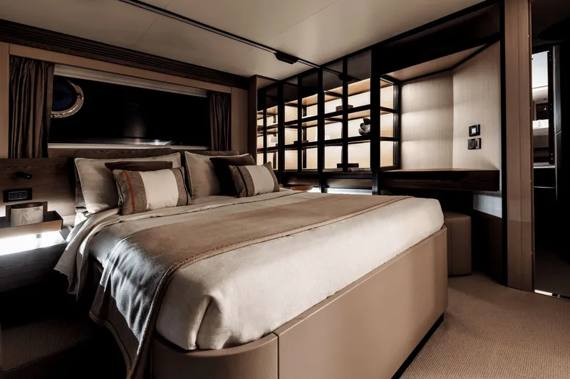 Slide: The Image of Azimut S7 2024 - 20