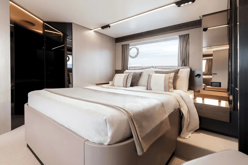 Slide: The Image of Azimut S7 2024 - 22