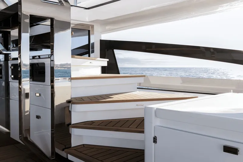 Slide: The Image of Azimut S7 2024 - 34