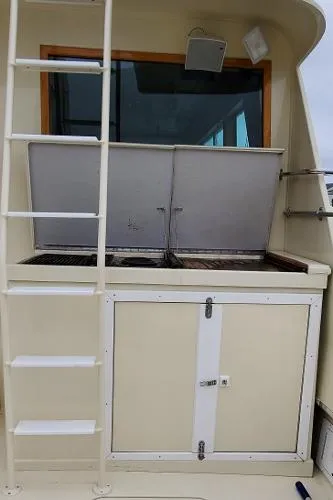 Slide: The Image of Hatteras 53 Convertible 1976 - 11