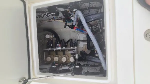 Slide: The Image of SeaVee 390z Center Console 2016 - 10