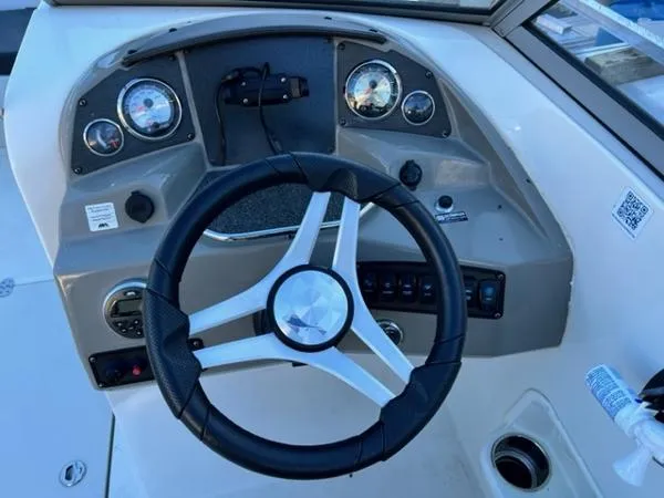 Slide: The Image of Stingray 214 LR 2018 - 10