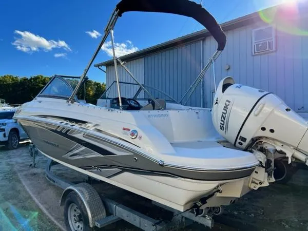 Slide: The Image of Stingray 214 LR 2018 - 2