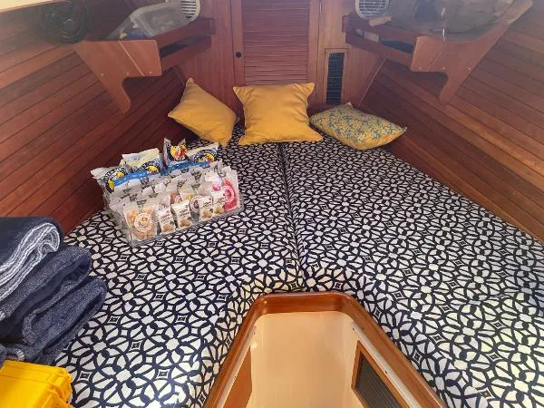 Slide: The Image of Hinckley Yachts 36 Picnic Boat EP 2002 - 2