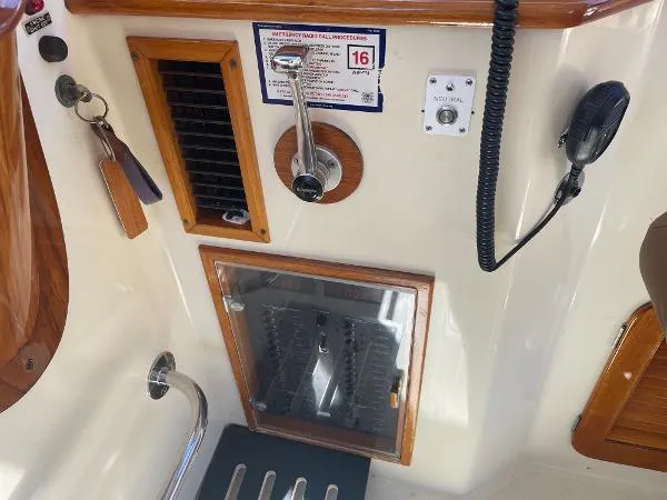 Slide: The Image of Hinckley Yachts 36 Picnic Boat EP 2002 - 6