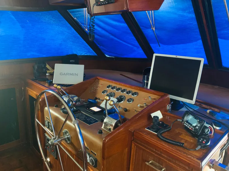 Slide: The Image of Hatteras Motor Yacht 1983 - 7