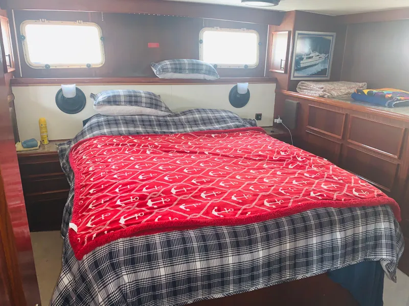 Slide: The Image of Hatteras Motor Yacht 1983 - 9