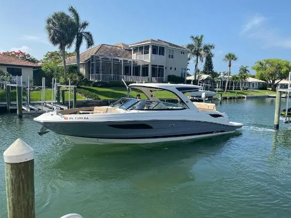 Slide: The Image of Sea Ray 350 SLX 2016 - 0