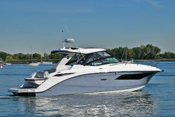 Slide: The Image of Sea Ray 320 Sundancer 2022 - 5