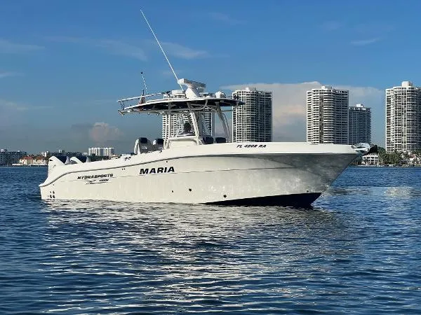 Slide: The Image of Hydra-Sports 3000 Center Console 2016 - 1