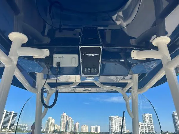 Slide: The Image of Hydra-Sports 3000 Center Console 2016 - 10